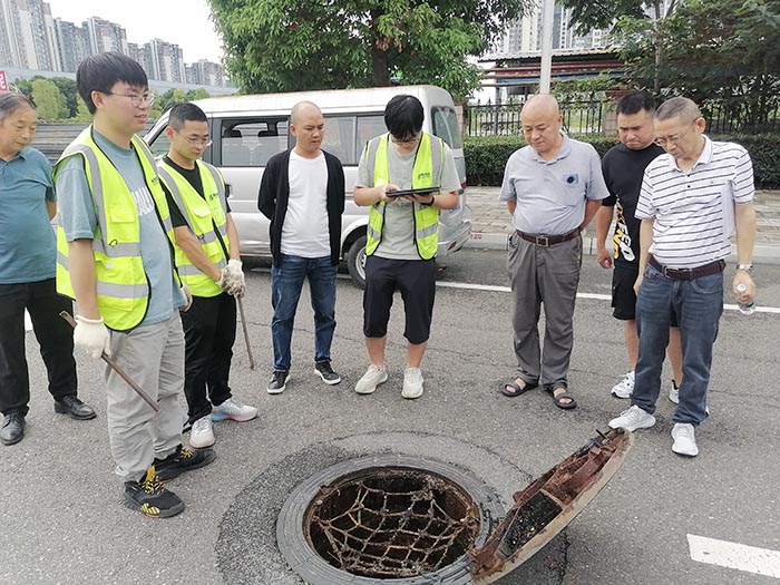 在芙蓉路28号红月亮小区验收窨井编号：5107040040111003702.jpg